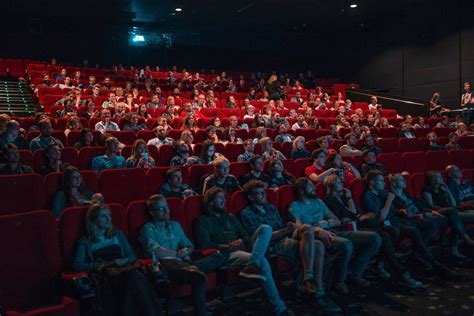 O tema da redação do Enem A democratização do acesso ao cinema no