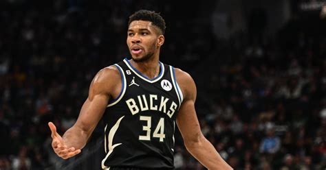 Giannis Antetokounmpo Makes Bucks Teammates Wear His Nike Shoes Sports Illustrated Fannation