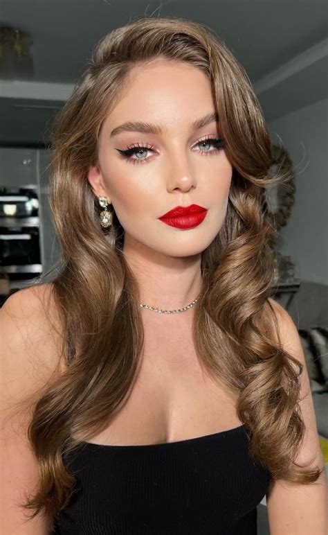 Pin By Snazzby On Beautiful Faces And Models Hair Makeup Red Lips