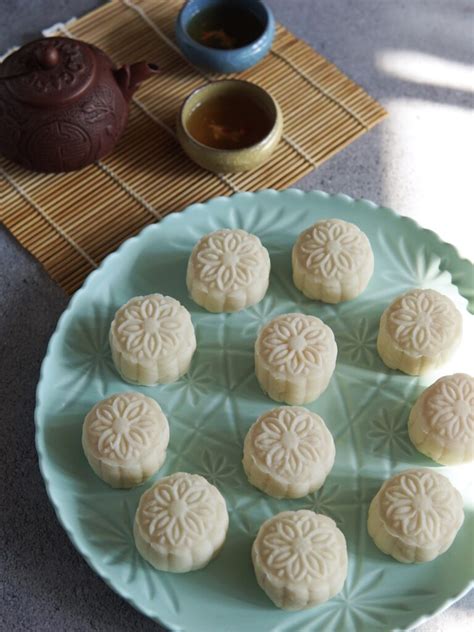 Snowskin Mooncake with Custard Filling Recipe - The Bakeanista