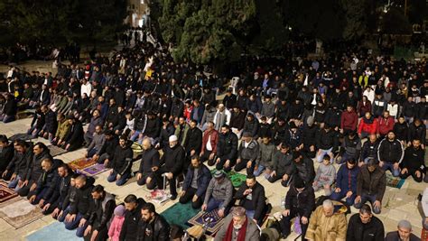 50000 Jemaah Palestin Solat Tarawih Di Masjid Al Aqsa Meski Berdepan