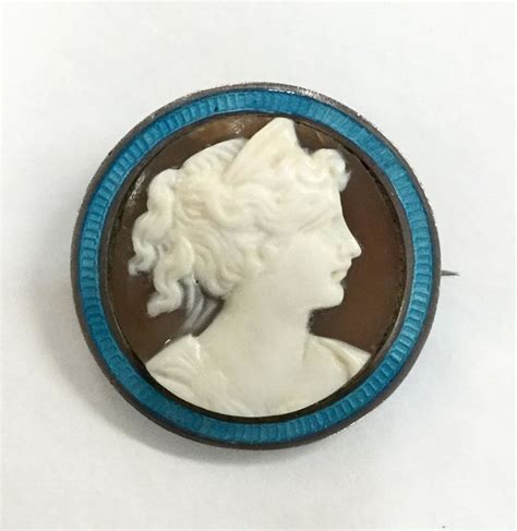 Antique Carved Cameo Brooch