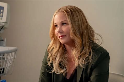 esclerose múltipla Christina Applegate fala sobre gravação de