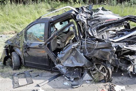 Unfall Auf A Bei Mindelheim In Bayern Lastwagen Kracht In Fahrzeuge