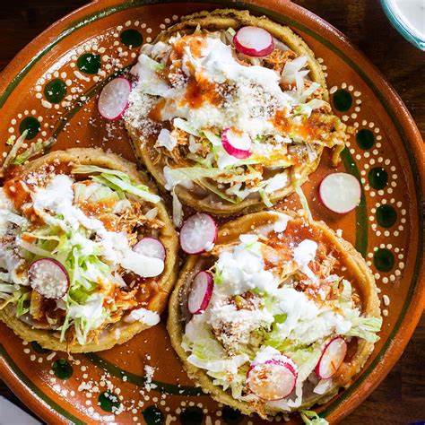 Sopes de pollo Con Salsa de Chile Chipotle La Receta Fácil