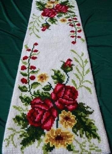 Pin By Araceli Hernandez On Caminos De Mesa Cross Stitch Flowers