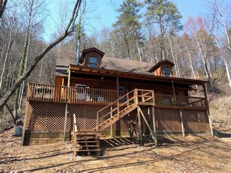 Lakefront Cabin On Lake Jocassee Has Mountain Views And Terrace