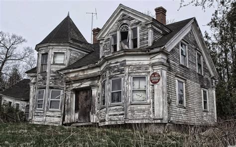 Abandoned Victorian style house [2145x1978] : AbandonedPorn