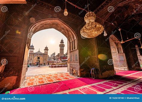 Wazir Khan Mosque, Lahore Pakistan Stock Photo - Image of domes ...