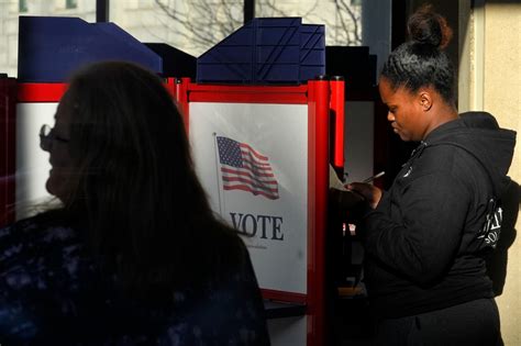 Más de 75 millones de estadounidenses ya han votado por anticipado en