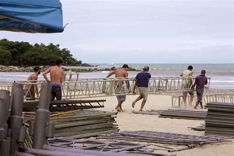 Palco do Carnamboriú começa a ser montado na Praia Central