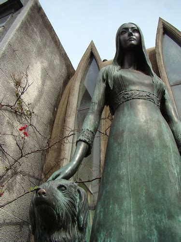 La Mujer Y El Perro Cementerio De La Recoleta Cdad De Bs Gl