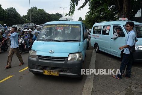 Dilarang Ngetem Di Stasiun Tebet Sopir Mikrolet M Demo Republika