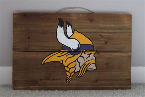 Hand Painted Minnesota Vikings Wood Pallet Sign Vikings Decor Etsy