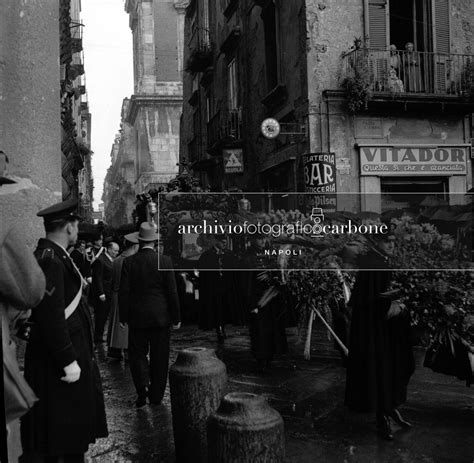 Napoli Archivio Fotografico Carbone Piazza Del Ges Nuovo Con Il