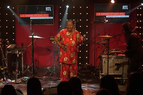 Vid Os Calypso Rose Interpr Te Titre Dans Le Grand Studio Rtl