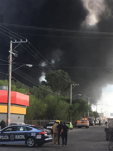 Reportan Incendio En Bodega De Plásticos El Portal Slp