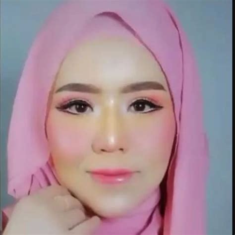 Trik Makeup Artist Bikin Hidung Lebih Mancung Pakai Campuran Tepung