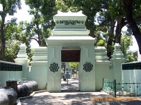 Place Of Pilgrimage Sunan Ampel | Boutique Tourism