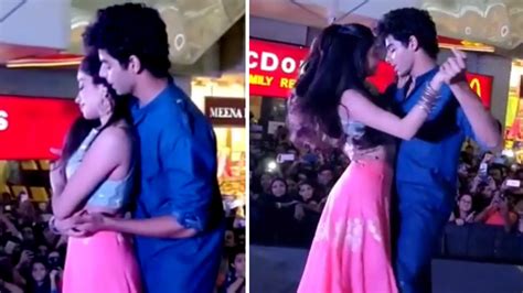 Ishaan Khattar And Janhvi Kapoor ROMANTIC Performance In Lucknow Mall