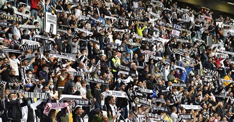 La Vittoria Della Juve Col Milan Divide I Tifosi Sui Social Allegri