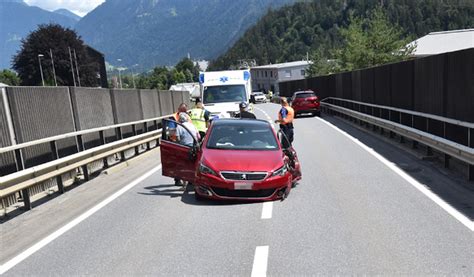 Fahrunfähige Lenkerin verursacht doppelte Kollision auf Gegenfahrbahn