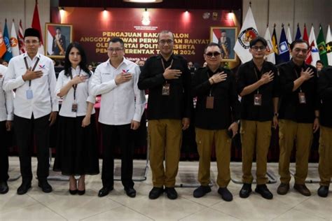 Foto Tgb Hingga Yusuf Mansur Dampingi Hary Tanoe Serahkan Berkas