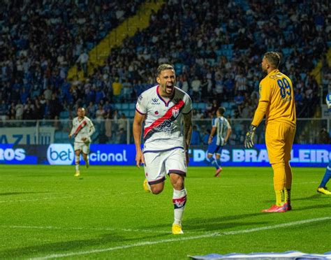 Atlético GO vence o Avaí em confronto direto mas permanece no Z4 do