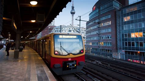 Rollstuhl Im Gleisbereich Versp Tungen Bei Berliner S Bahn