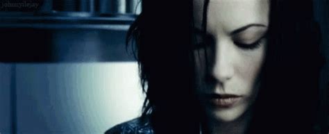 Kate Beckinsale Underworld GIF - KateBeckinsale Underworld LookingUp ...