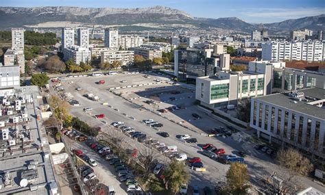 Slobodna Dalmacija Na Splitskom Trgu Ne Mo E Bizarnije Zbog Krivo