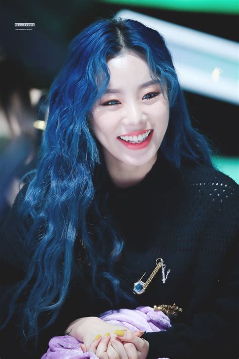 Wheein Girl Hair Colors Wheein Mamamoo Blue Hair Aesthetic