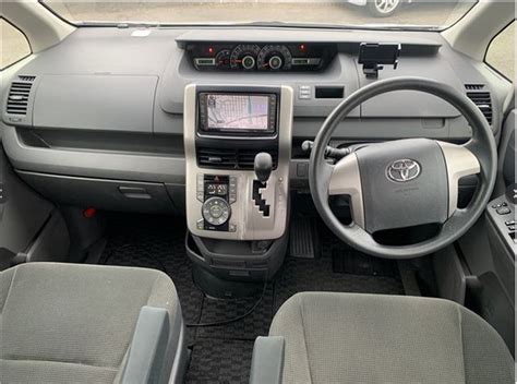 TOYOTA NOAH 2008 – Autovan Corporation