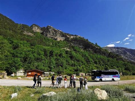 Alpes De Haute Provence Barcelonnette Embarquez Dans Le Bus Tour De