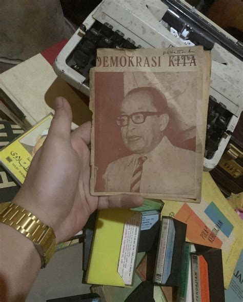 Buku Demokrasi Kita Oleh Mohammad Hatta Tahun 1966 Buku Riwayat