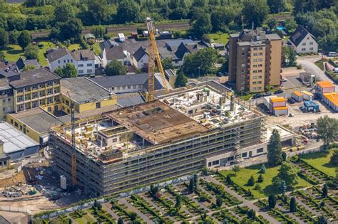 Luftbild Arnsberg Baustelle für einen Erweiterungs Neubau auf dem