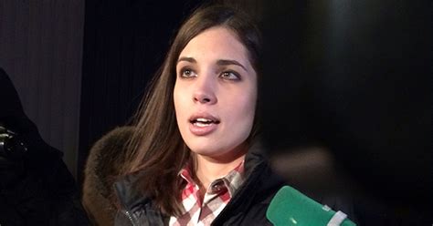 Pussy Riot medlem jobbar för brittiska fängelseböcker SVT Nyheter