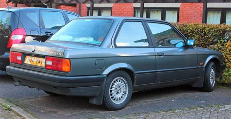 H74 YAV 1990 BMW 318i Auto 2 Door No DVLA Records Nivek Old Gold