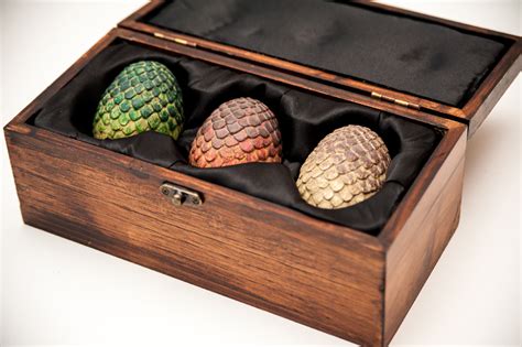 Guard the Game of Thrones Dragon Egg Prop Replica Set