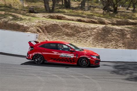 Jenson Button Sets Lap Record At Bathurst With Honda Civic Type R