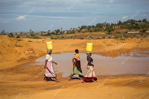 Premium Photo Women Carry Cans Of Water On Their Heads Mombasa Kenya