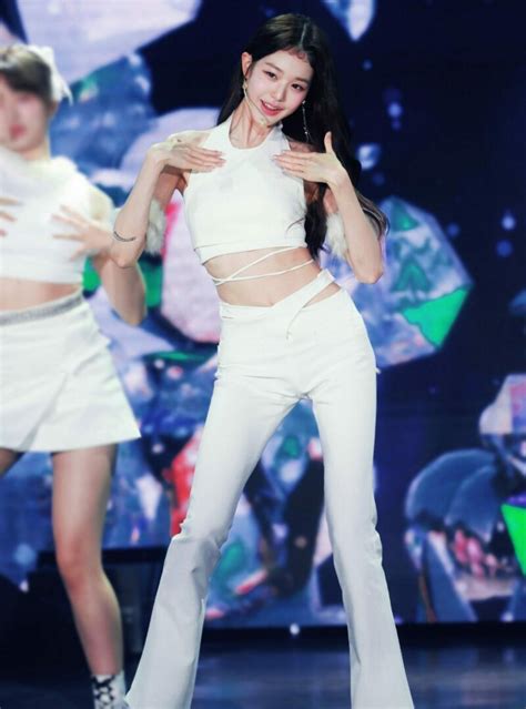 White Criss-Cross Waist Flared Pants | Wonyoung - IVE - Fashion Chingu