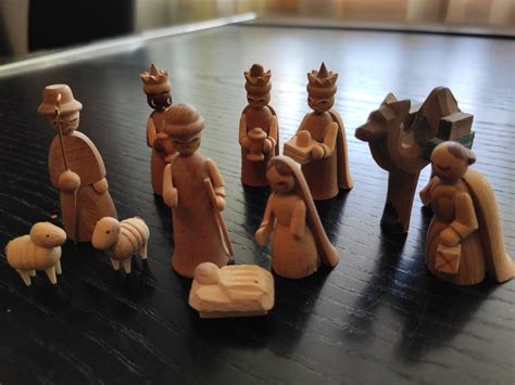 Kleine Krippen Figuren Aus Holz Kaufen Auf Ricardo