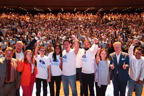 Mil estudantes do Ganhando o Mundo iniciam preparação para intercâmbios