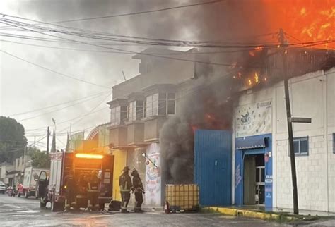 Evacuan A Vecinos Tras Incendio En Bodega De Aceites En Iztapalapa