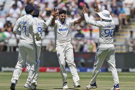 South Africa 2nd Test Mohammed Siraj S 6 15 Helps India Bowl South