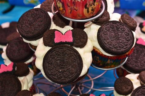 Minnie Mouse Cupcakes Made With Oreos Fun Desserts Dessert Recipes