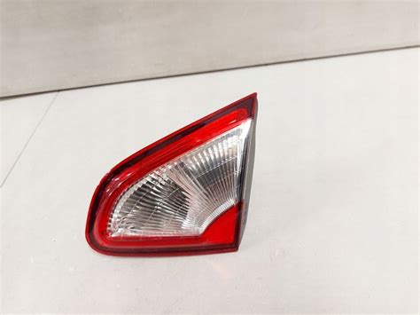 NISSAN QASHQAI 1 I J10 LIFT LAMPA PRAWY TYŁ W KLAPĘ PRAWA TYLNA