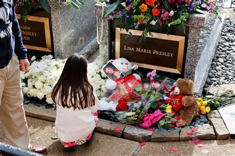 Watch: Lisa Marie Presley’s Graceland Funeral Draws Crowd of Hundreds ...