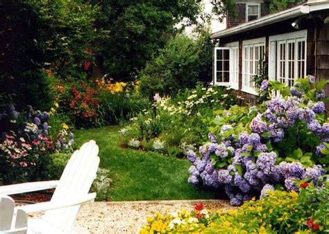 Cape Cod Landscaping - Simple and Graceful Garden Design Ideas